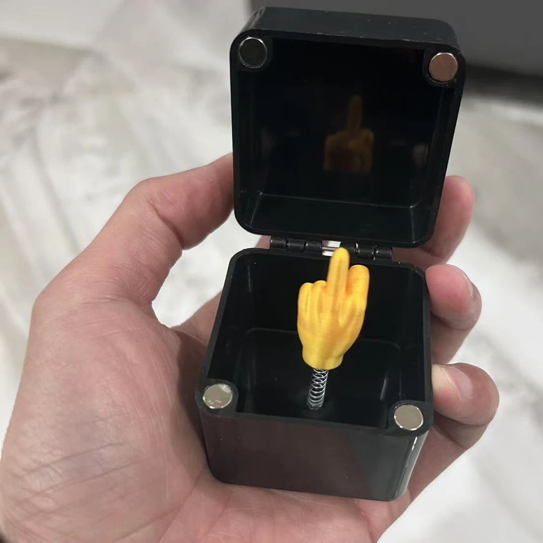 【情侣整蛊好物】竖中指戒指盒创意高级感恶搞解压益智整蛊高级玩