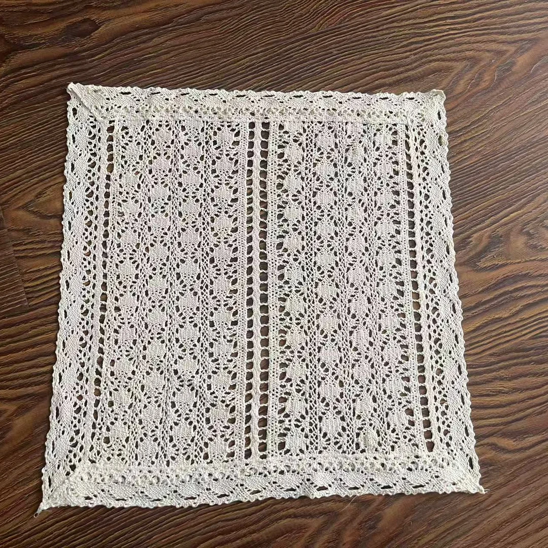 一对米色（40*40厘米）钩花盖巾餐盘垫