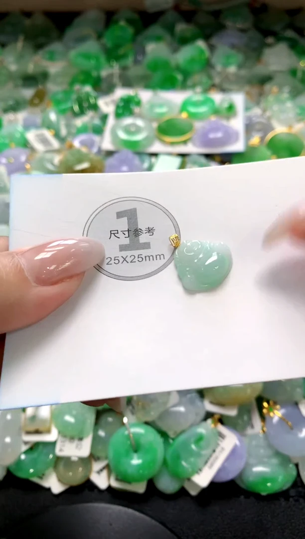 翡翠18K金镶嵌颈饰1111111111111111