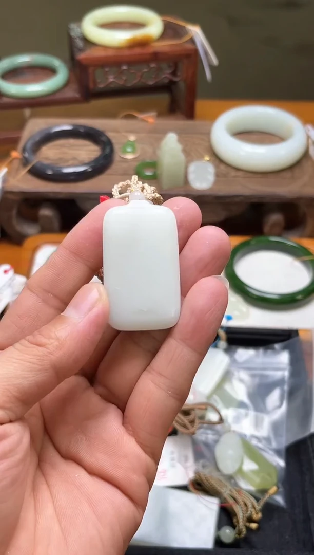 吊坠(不含链)未镶嵌和田玉新疆米达带青花 无事牌