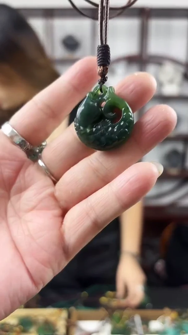 颈饰未镶嵌和田玉鱼