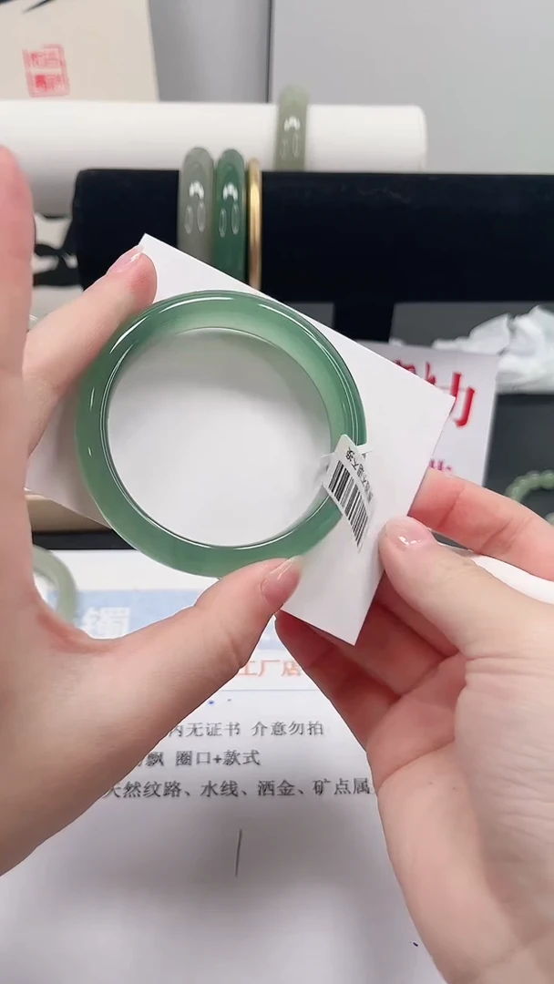 未镶嵌手镯石英质玉146-53.3