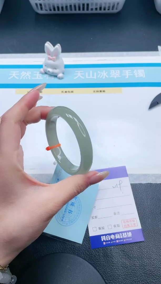 【闪购商品】石英质玉手镯未镶嵌17V19-56