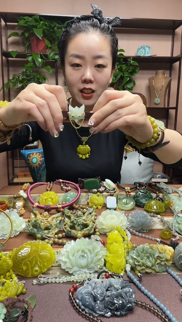 未镶嵌岫玉吊坠多样性发货发其中之一