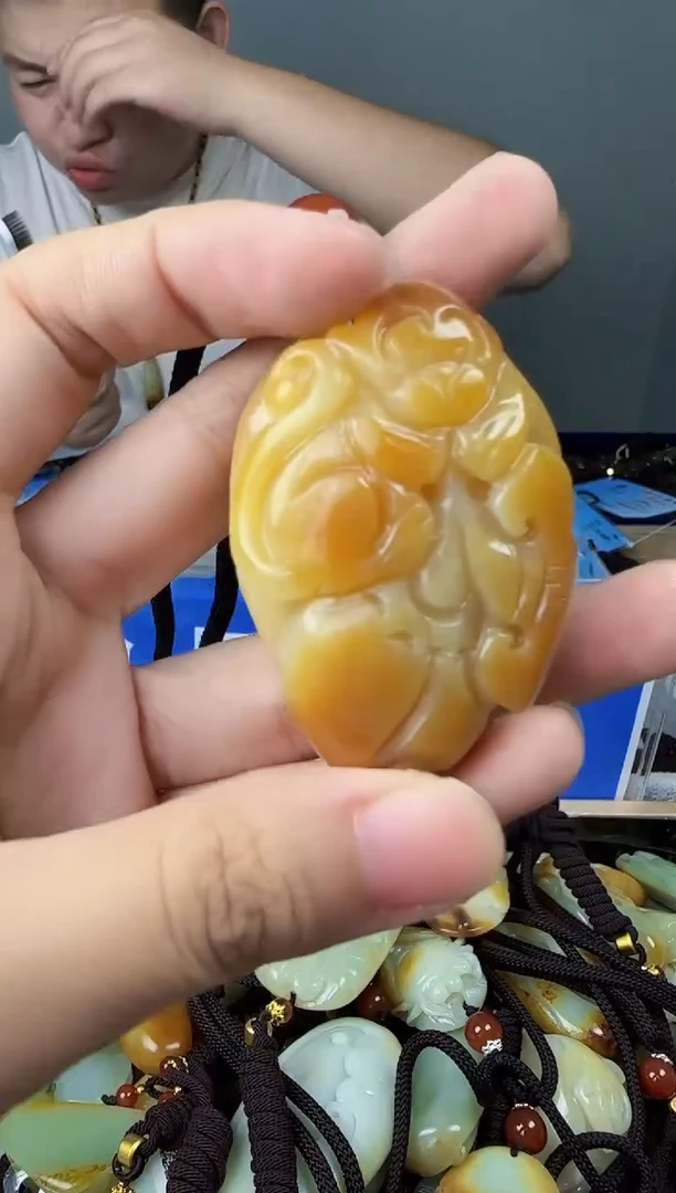 和田玉未镶嵌颈饰1
