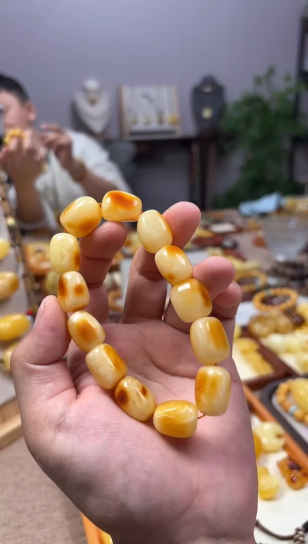 【闪购商品】蜜蜡裸石未镶嵌手串