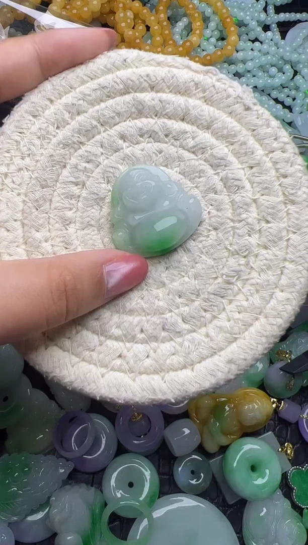 颈饰未镶嵌翡翠天然缅甸翡翠吊坠