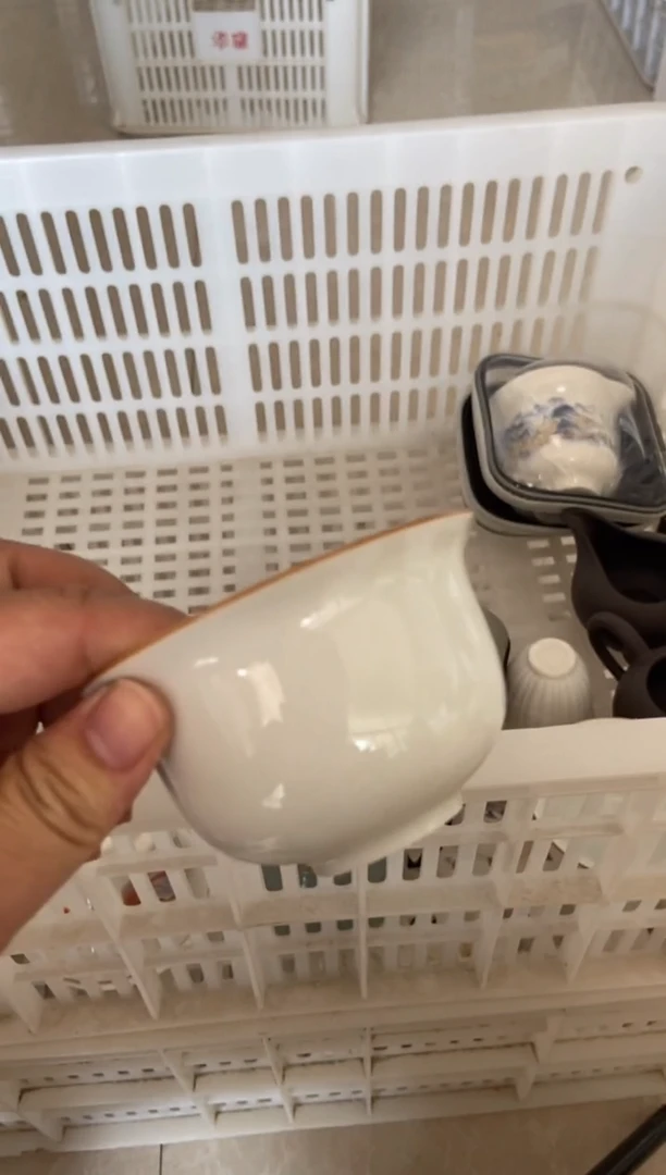 摄影的产品有使用过的痕迹有点脏介意勿拍