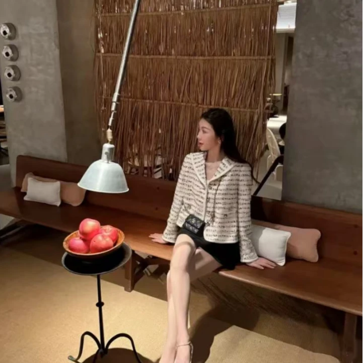 【高光时刻】25早春新款欧若风千金黑白纹海军领小香风外套