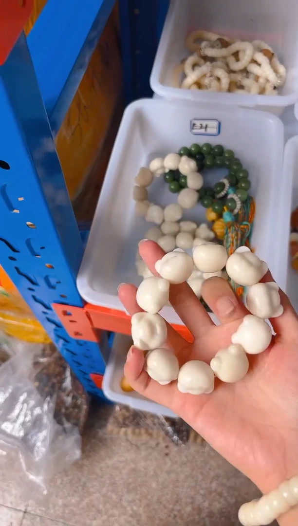 吊坠菩提根/象牙果白色熊头单圈