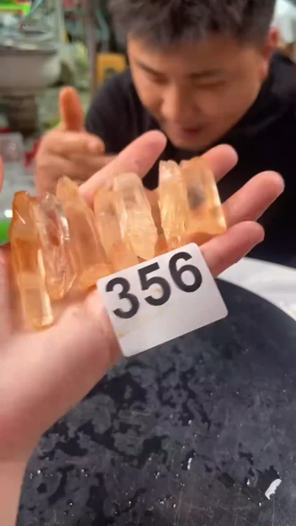 未镶嵌水晶大型摆件（非配饰）红 柱子 2个一单 15克 随机发货