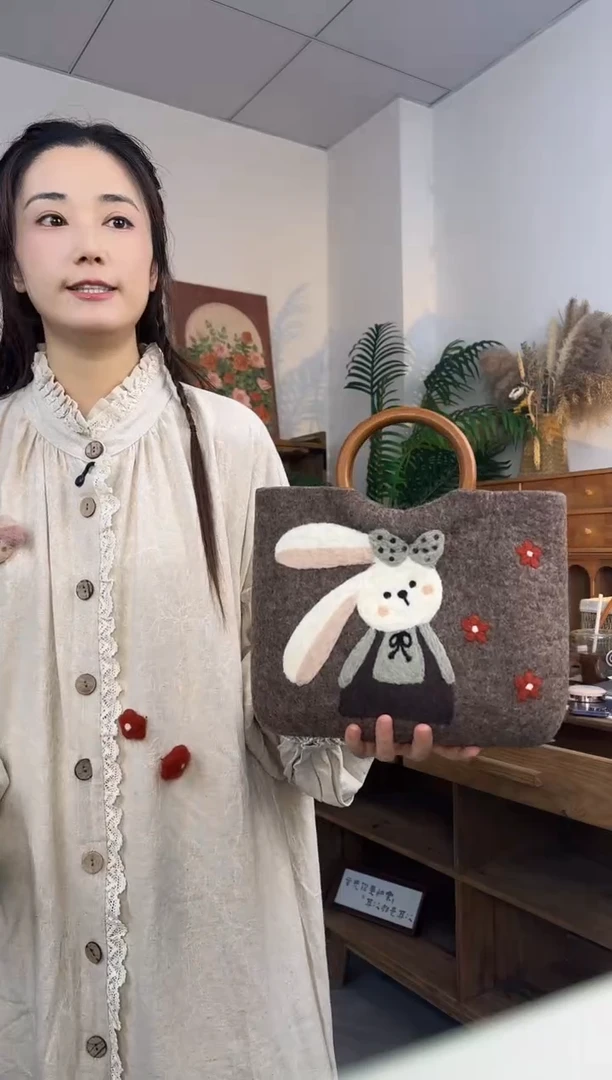 羊毛非遗纯手工包  圆木中托三花兔