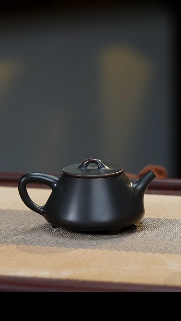 【闪购商品】黑色三足钉石瓢壶容量180CC带两只素杯