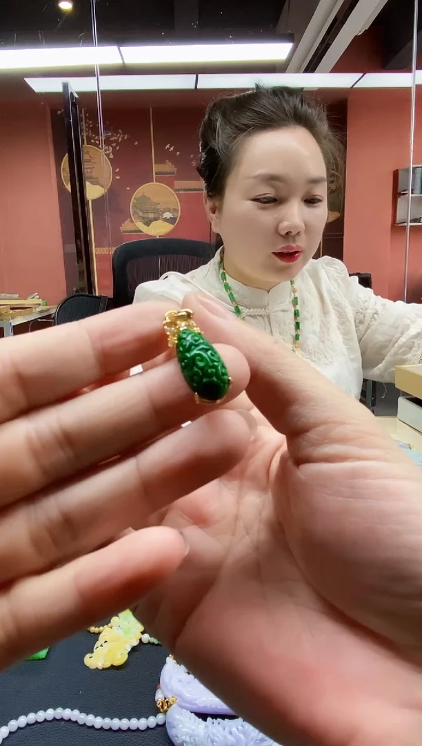 颈饰未镶嵌翡翠吊坠