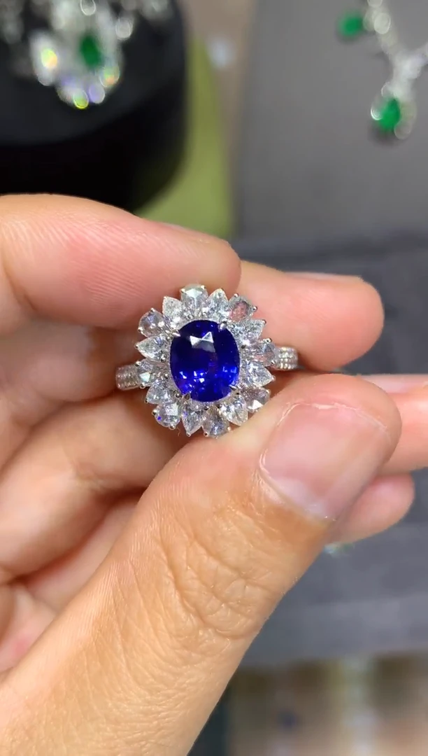戒指蓝宝石18K金镶嵌2.1CT