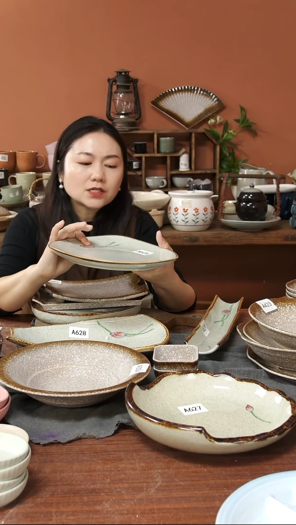 陶瓷A626陶瓷荷花三角盘一个微瑕26*2