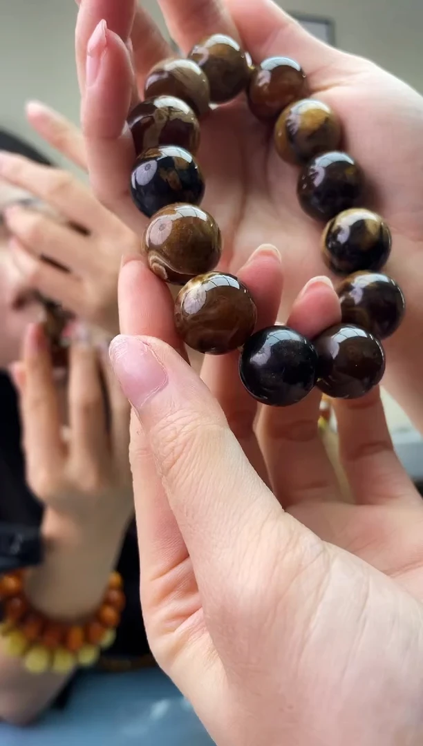 琥珀未镶嵌珠宝奇石T040 18微瑕假一罚十，多样性发一件