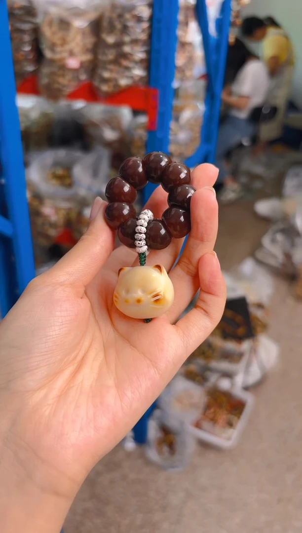 吊坠菩提根/象牙果红皮手捻带猫咪头