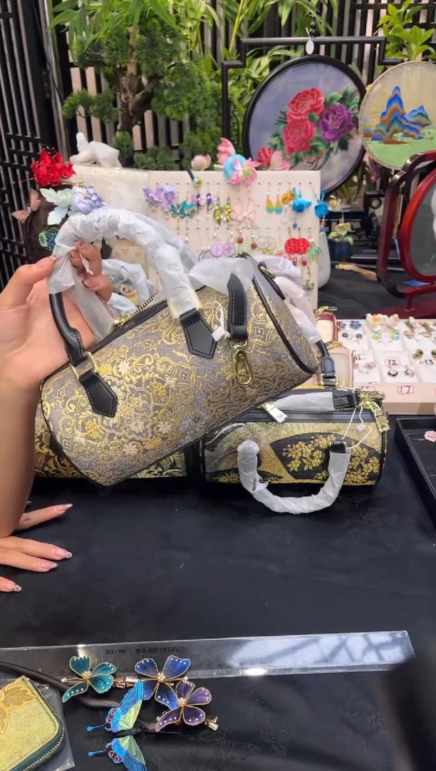 织绣大*哇 非遗苏绣手工饰品