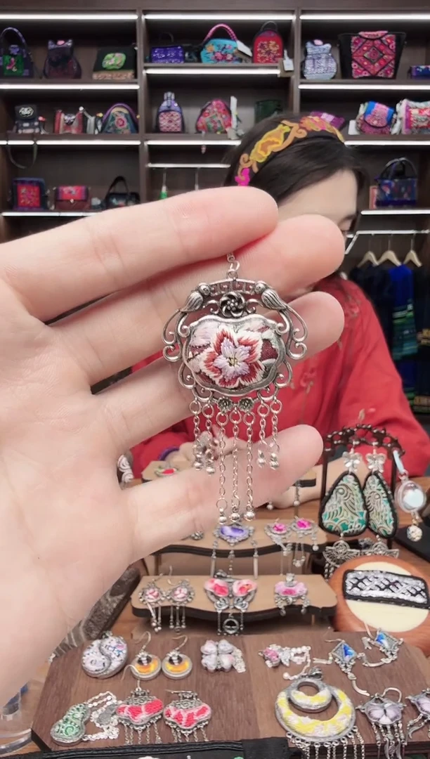 织绣51蒙阿苏苗绣传承旗舰店