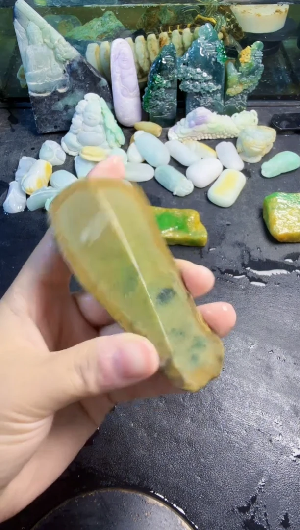 颈饰未镶嵌翡翠 天然翡翠030