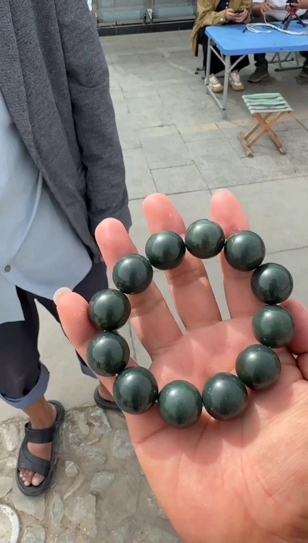未镶嵌和田玉（糖玉）挂件和田玉