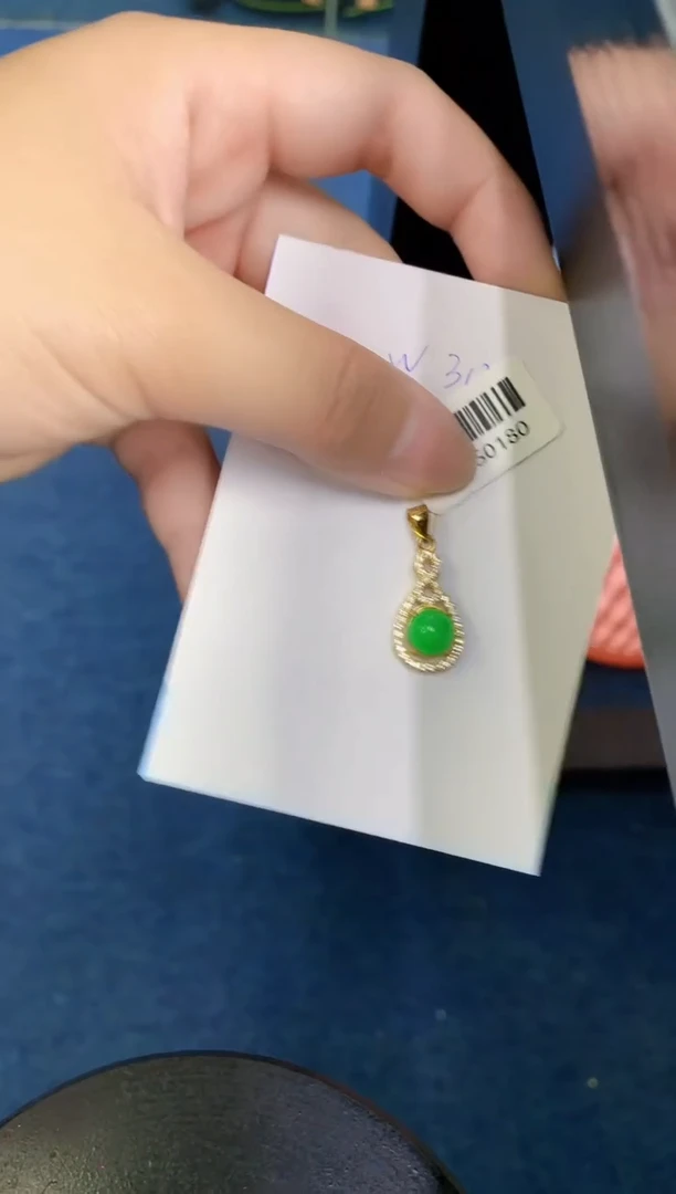 翡翠未镶嵌颈饰000000000