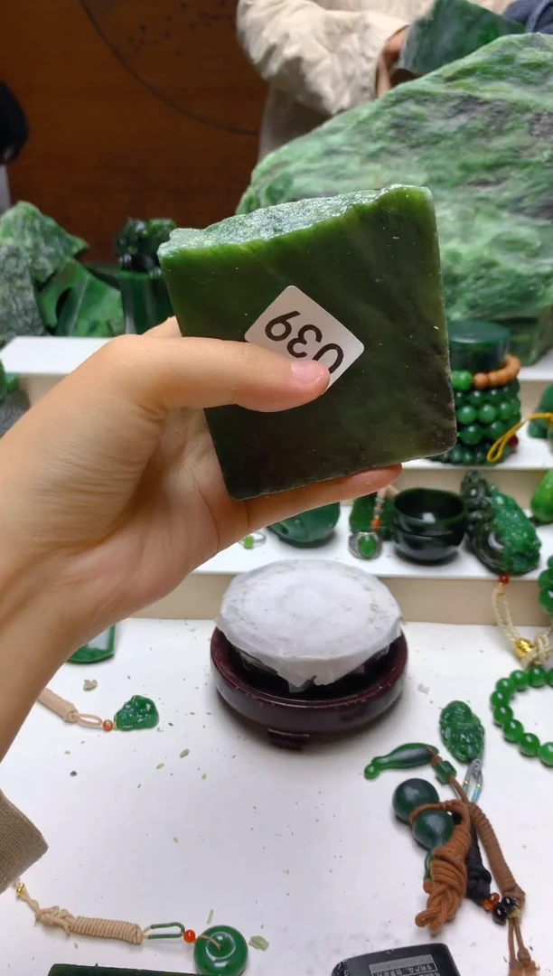 未镶嵌和田玉（碧玉）珠宝半成品1