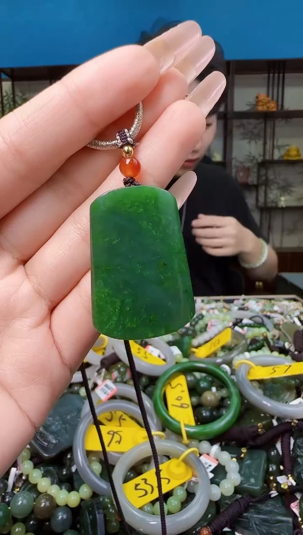 颈饰未镶嵌和田玉1