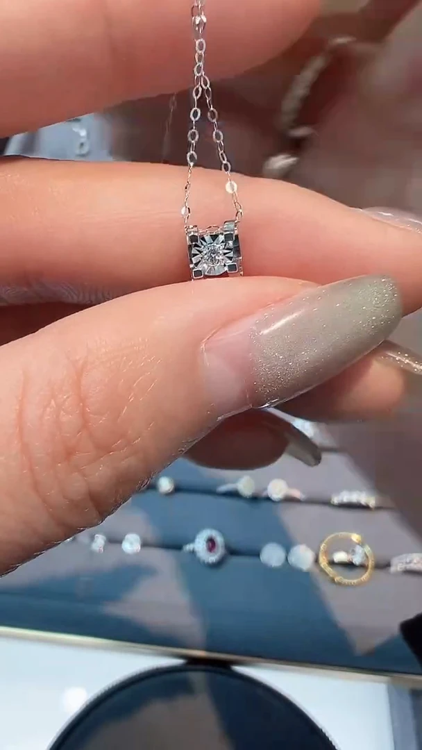 【闪购商品】钻石项链18K金镶嵌项链