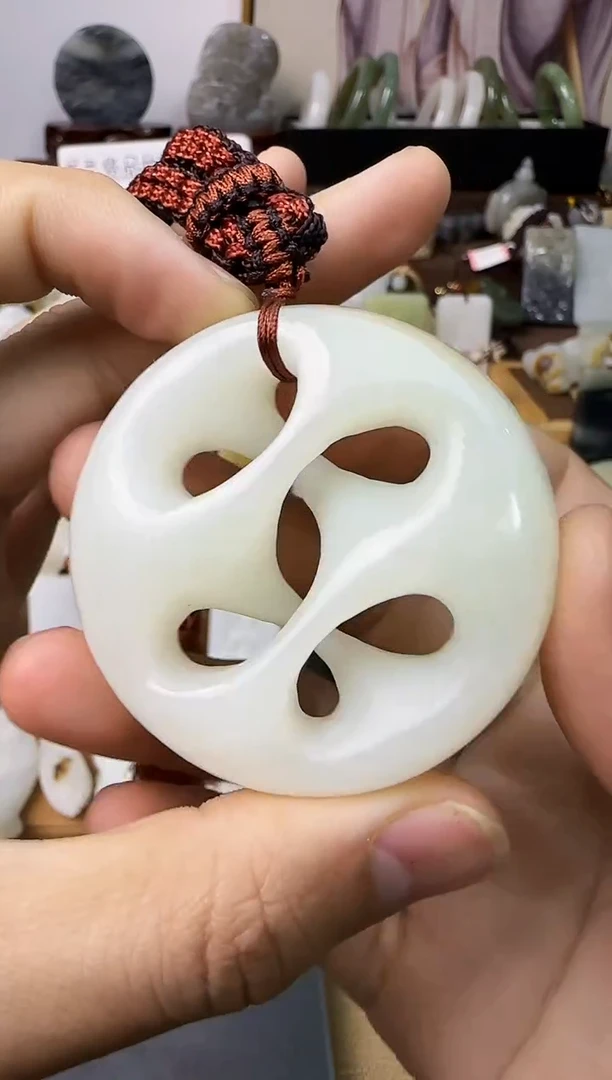 【闪购商品】和田玉颈饰未镶嵌把件