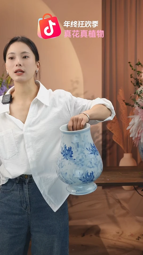 ：         花瓶一个（青花瓷）