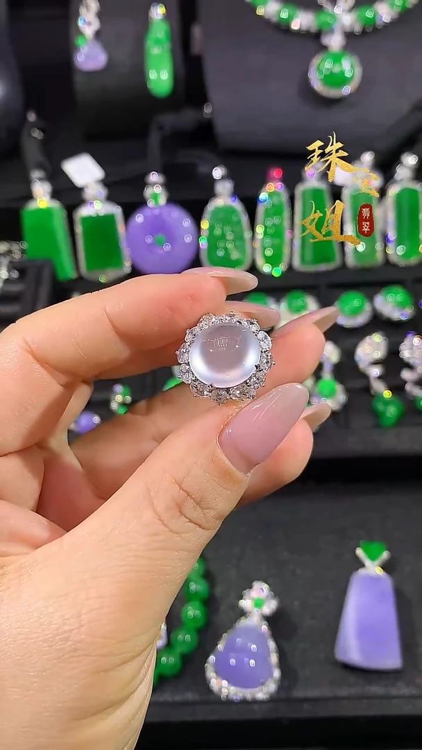 18K金镶嵌戒指翡翠戒指