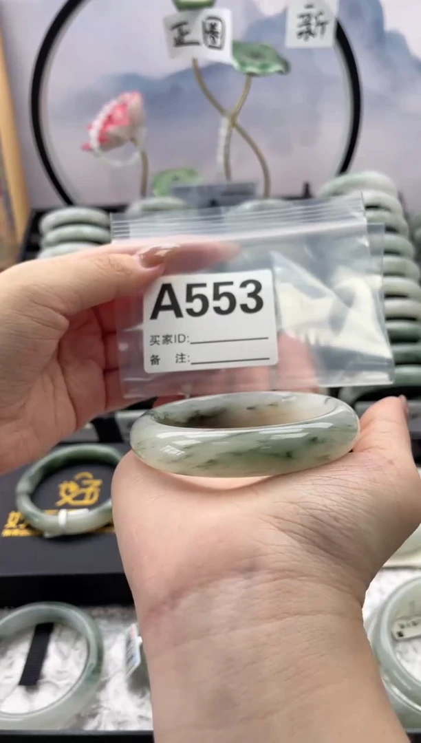 石英质玉（天山翠）手镯未镶嵌553