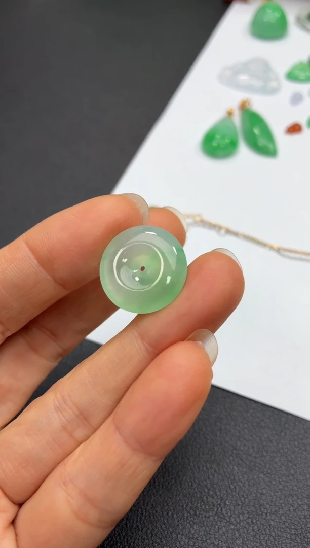 颈饰18K金镶嵌翡翠天然翡翠A货