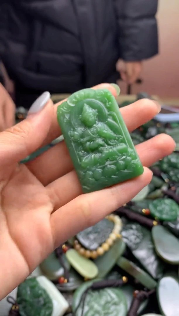 颈饰未镶嵌和田玉1