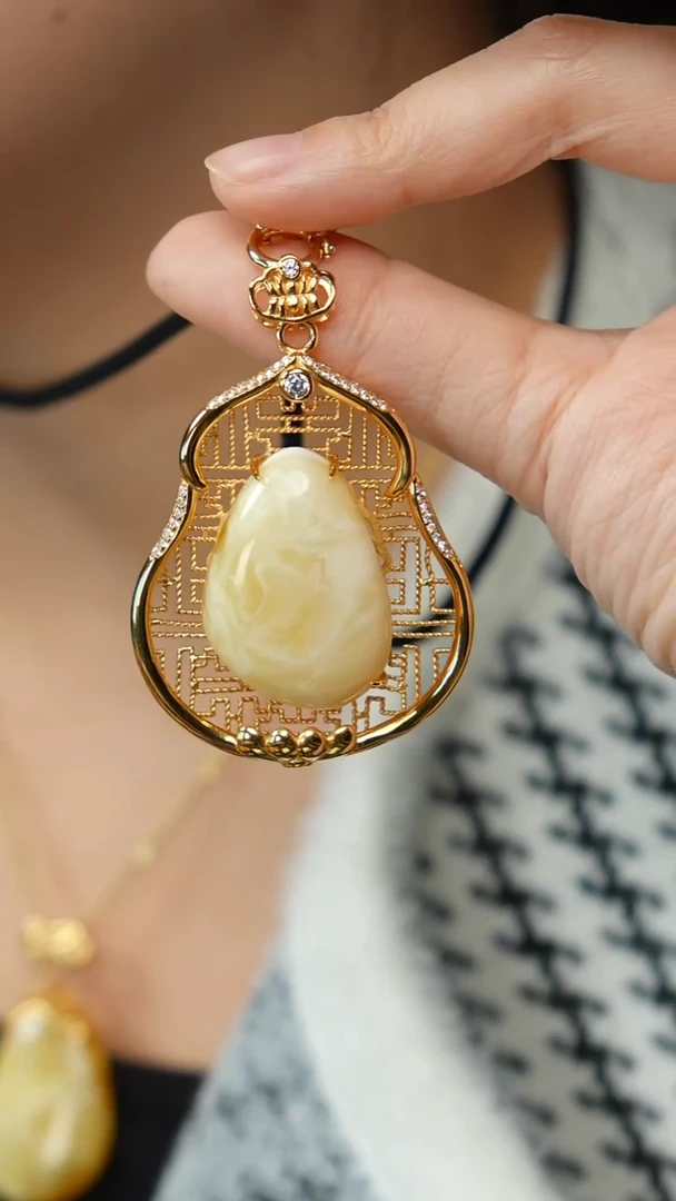 蜜蜡吊坠(赠链)银S925镶嵌吉福，货头