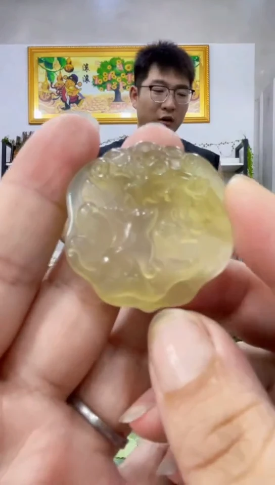 岫玉未镶嵌吊坠