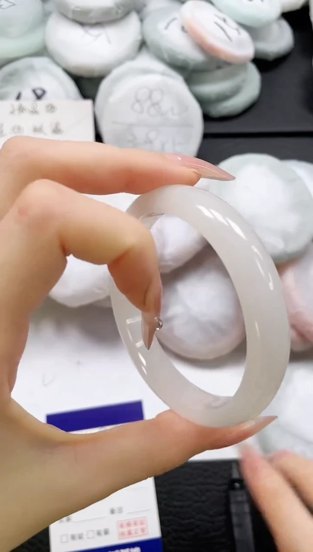 石英质玉手镯未镶嵌81-60