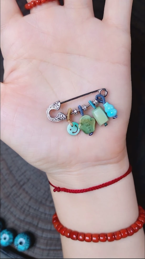 未镶嵌绿松石颈饰胸针