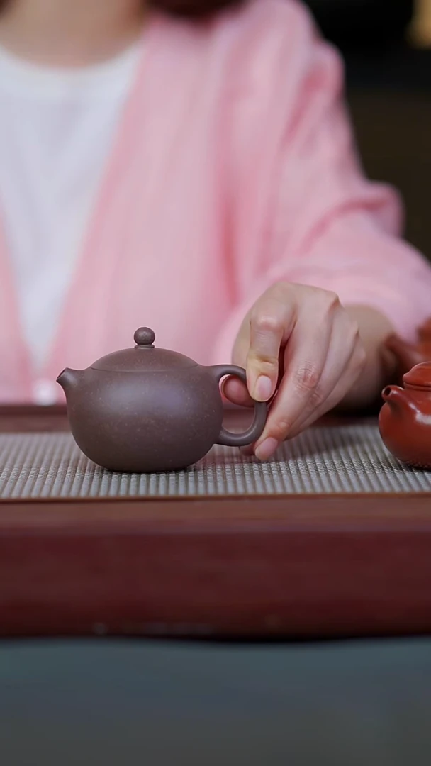 茶壶紫砂微瑕半手紫玉金砂西施150cc
