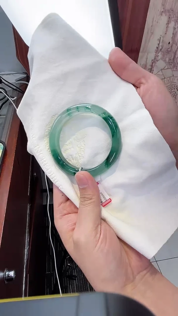 石英质玉（非洲翠）手镯未镶嵌手镯