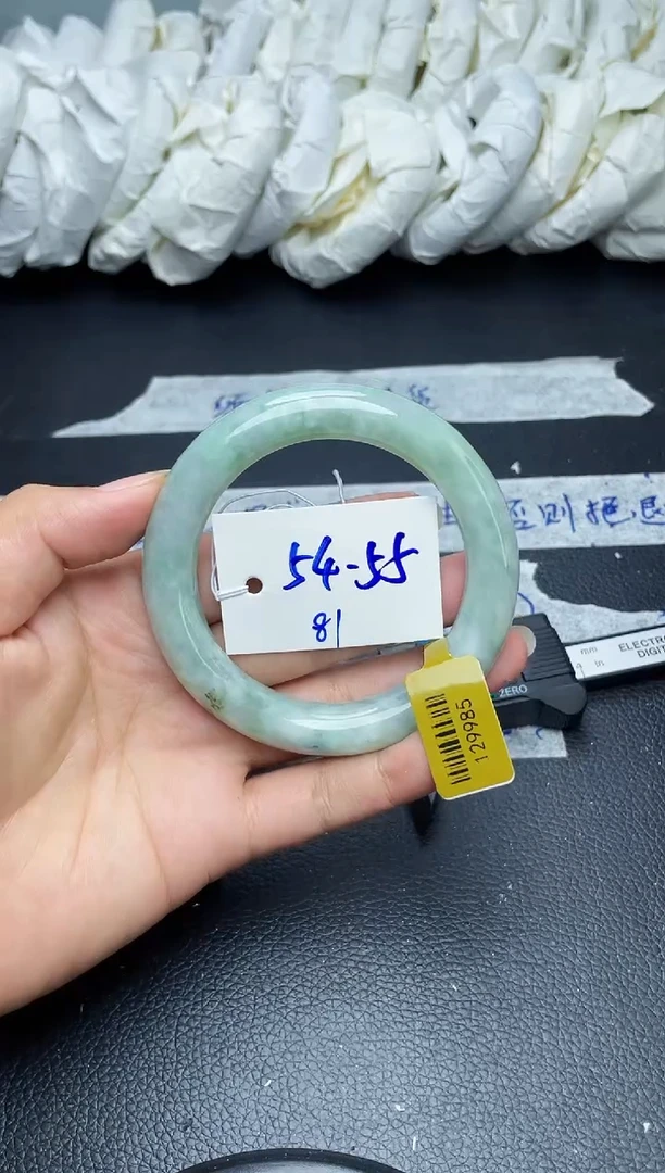 翡翠手镯未镶嵌81