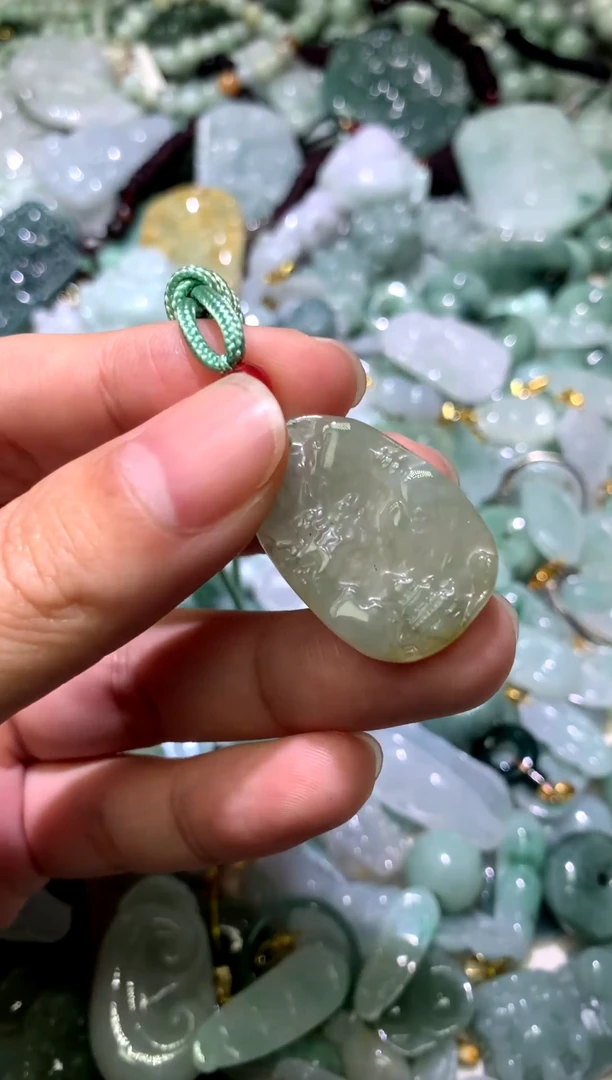 颈饰未镶嵌翡翠1