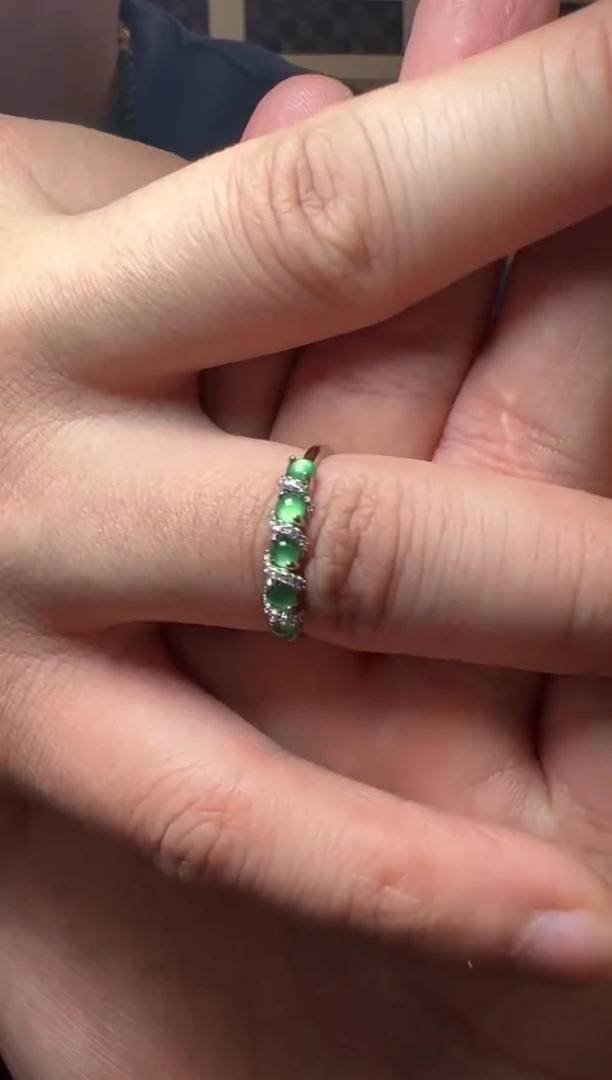 【闪购商品】翡翠戒指银S925镶嵌约3mm天然A货翡翠危料绿蛋面