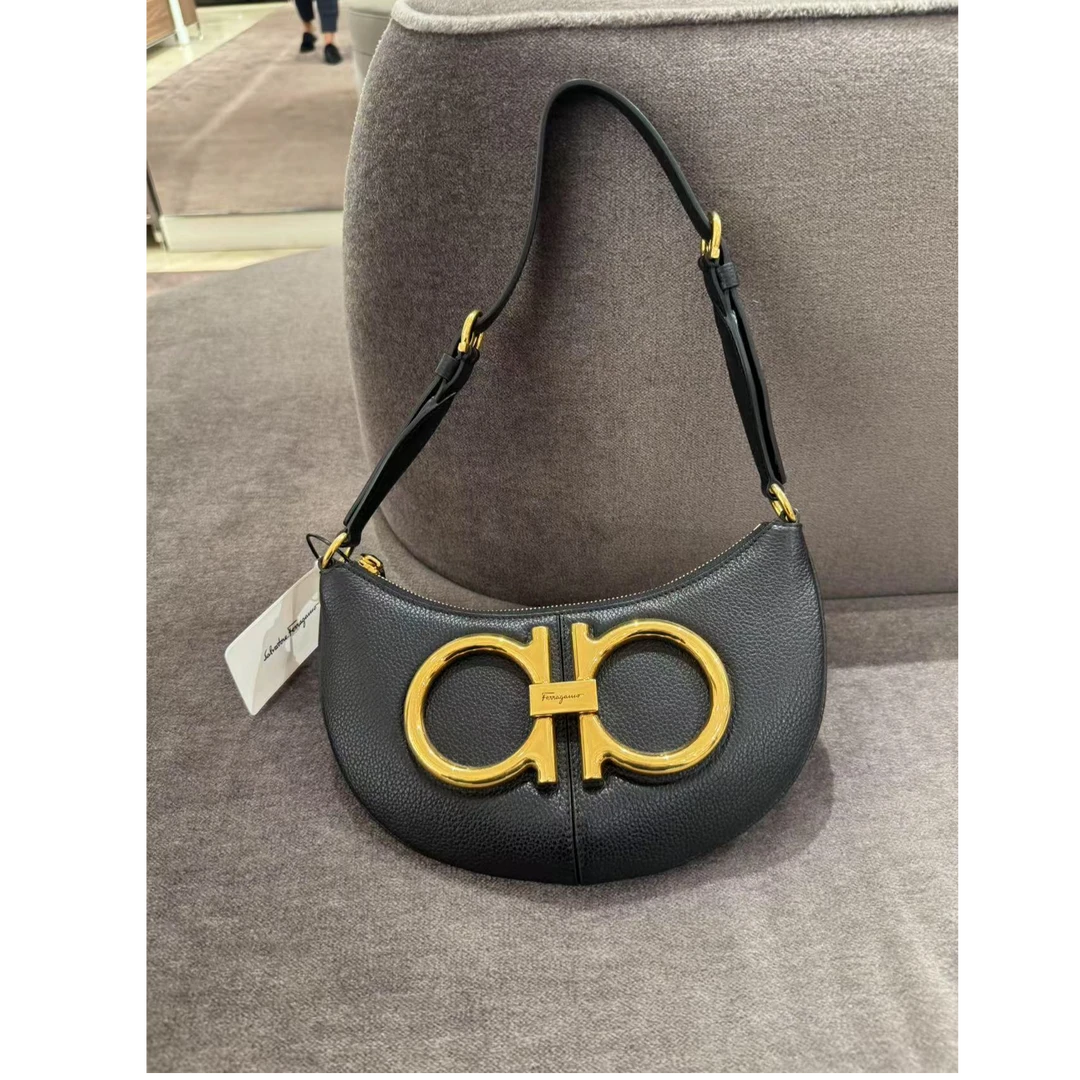 全新未使用 FERRAGAMO/菲拉格慕 包袋女士单肩包黑色