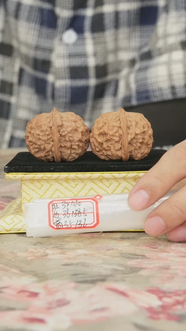 文玩核桃把件非嫁接元宝