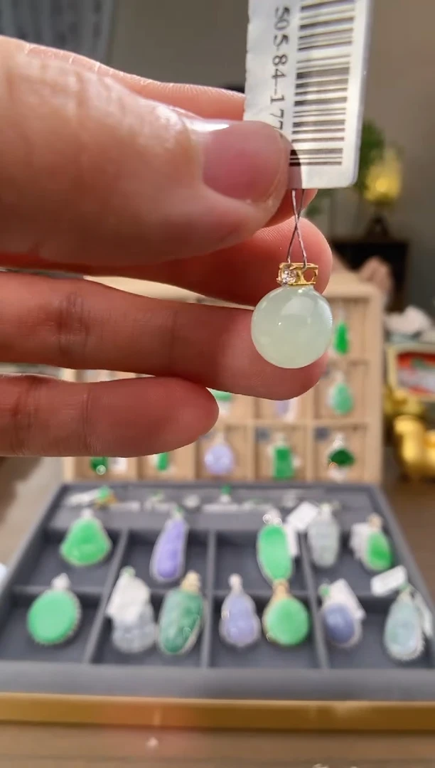 翡翠18K金镶嵌吊坠(不含链)珠子
