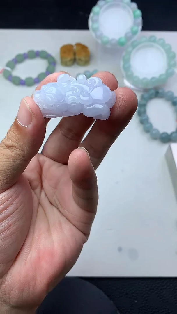 翡翠未镶嵌颈饰珠子