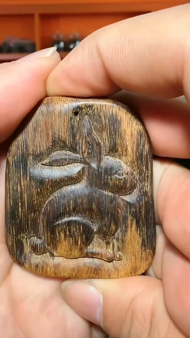 沉香吊坠222号双面雕生肖兔13g多样性发一